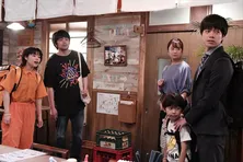 King Gnu・井口理、重岡大毅“俊平”らに「本業は真面目にやってるのか」と囲まれる＜#家族募集します＞