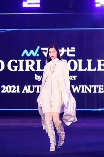 中条あやみ、華やかな白地のワンピース姿で圧巻のオーラ<TGC>