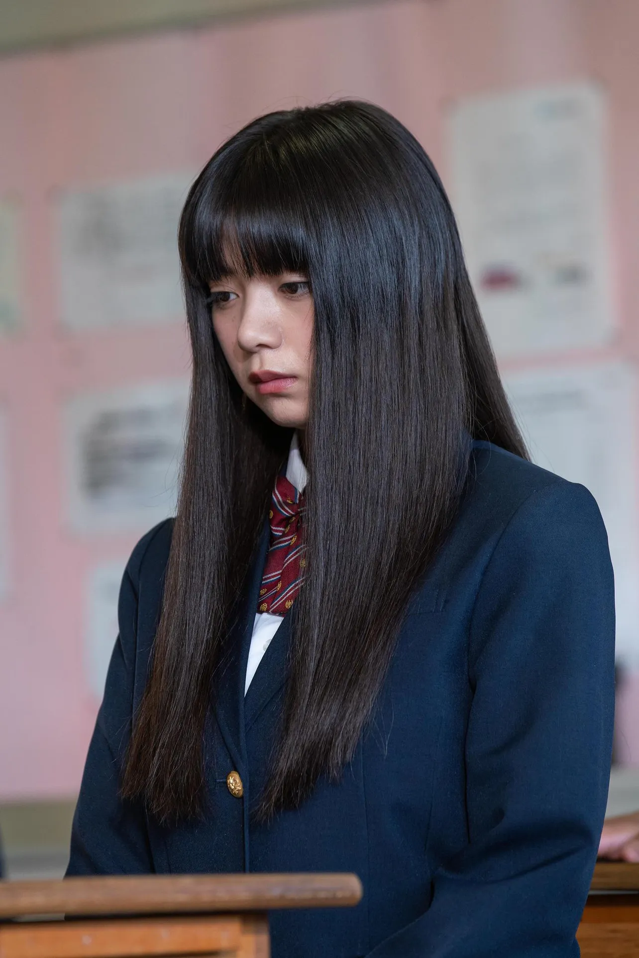 【写真を見る】美少女高校生がピッタリ！池田エライザ演じる古見さん