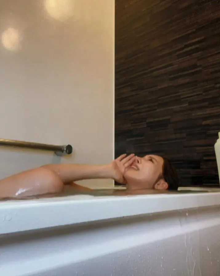 【写真】三上悠亜「助けてー！」、お風呂で絶叫する切実な表情