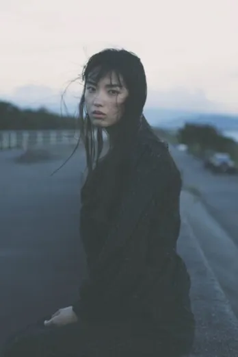 茅島みずき、美デコルテ全開! 大人な雰囲気漂う姿に「すごく綺麗」「美人すぎる」