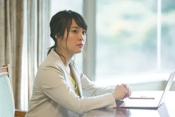 北乃きい、セクシー黒ドレスで谷間くっきり!?