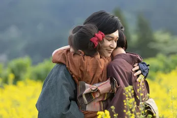 <青天を衝け>吉沢亮“篤太夫”、橋本愛“千代”を抱きしめる!草なぎ剛“慶喜”と再会するも暗い表情で…