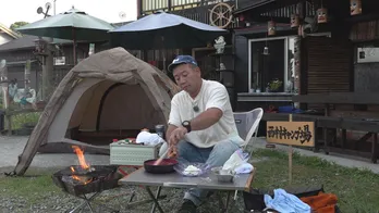 バイきんぐ西村、キャンプでも作って楽しめるアイス“ブルーベリーボルケーノアイスクリーム”を披露＜西村キャンプ場＞