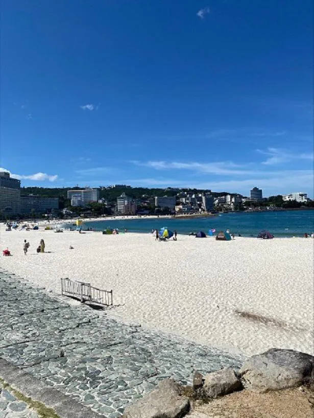 日本有数のビーチ・白良浜海水浴場の周囲には、温泉宿や観光スポットが充実！