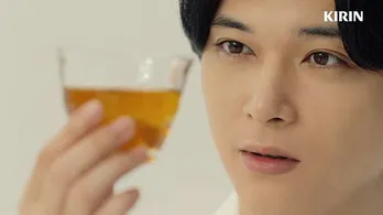 吉沢亮、満島ひかりも“生”のおいしさを実感！「キリン 生茶 ほうじ煎茶」新TVCMオンエア開始