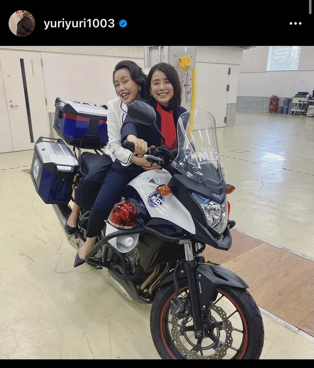 画像 石田ゆり子 赤塚 渡辺真起子 白金 仲良くバイクに跨る姿に 赤白コンビ最高 仲良しですね の声 Tokyo Mer 2 Webザテレビジョン