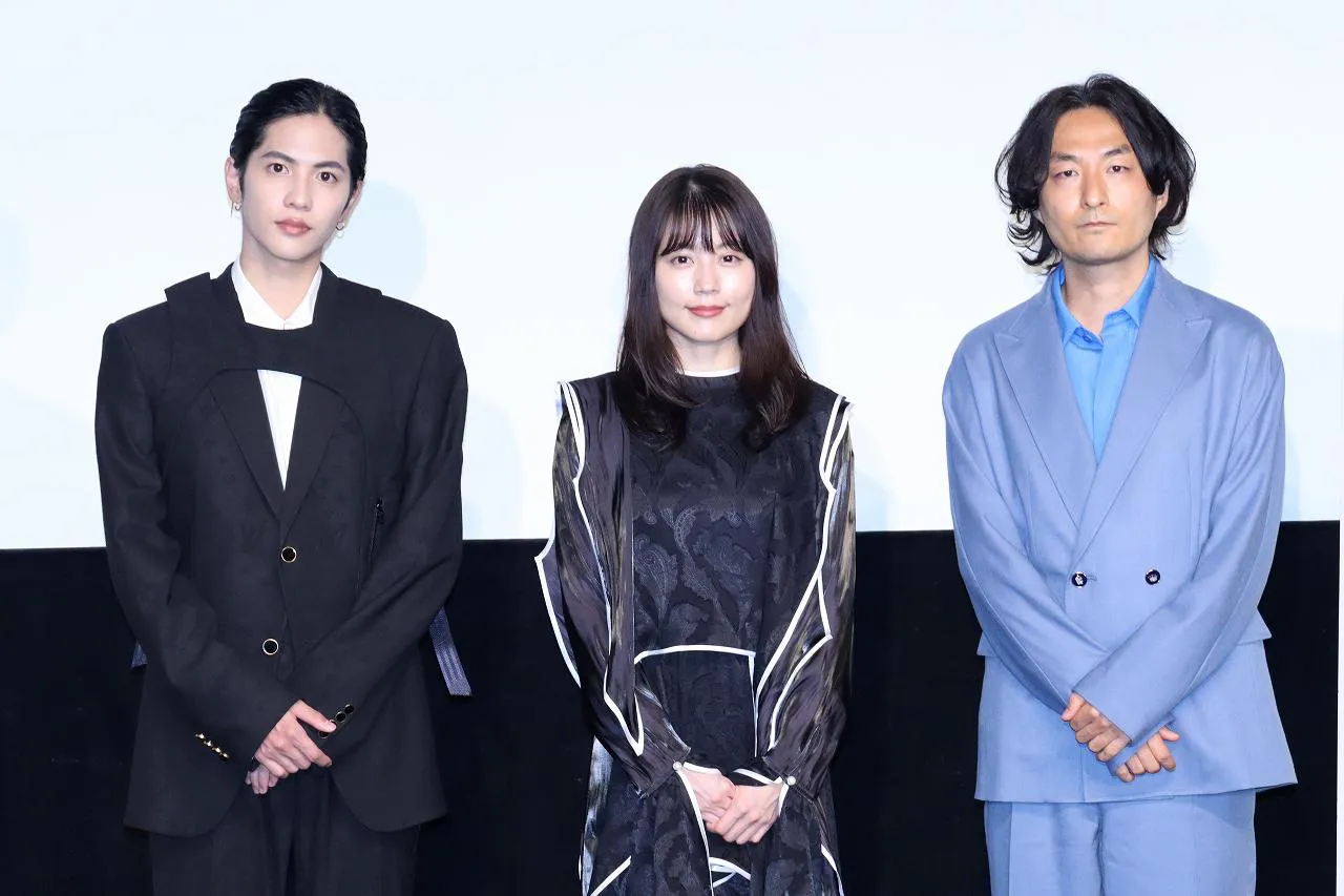 有村架純、志尊淳、森ガキ侑大監督が映画「人と仕事」完成報告イベントに登場