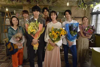 比嘉愛未、渡邊圭祐らが涙のクランクアップ！「幸せがあふれていて本当に大好きな現場でした」＜推しの王子様＞