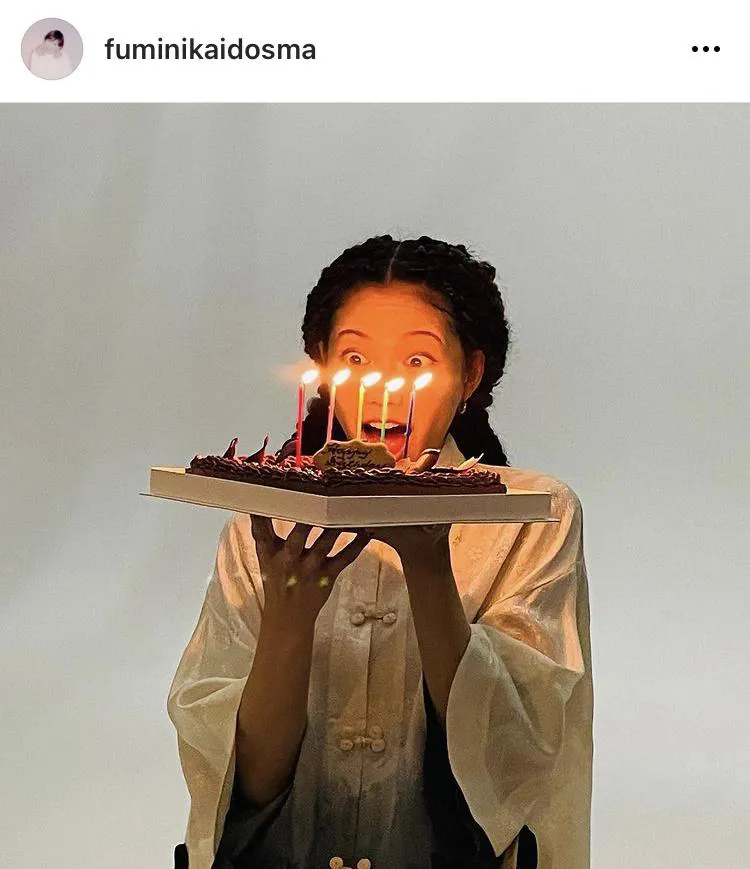 【写真を見る】二階堂ふみ、“27歳”誕生日当日！ケーキに目を見開いた表情豊かなSHOT