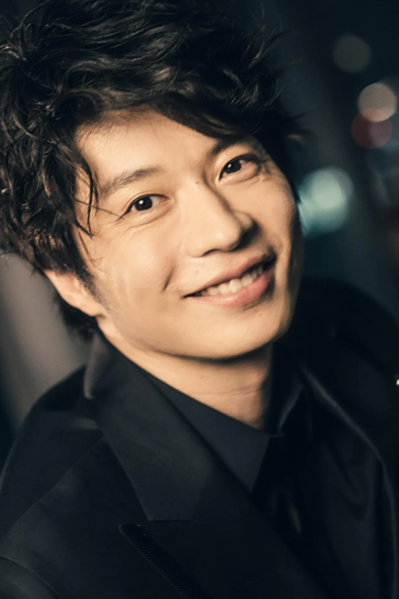 【写真を見る】田中圭、まぶしい笑顔のドアップSHOT