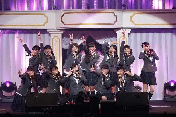 「The Road to Graduation 2016 Final ～さくら学院 2016年度 卒業～」ライブの様子