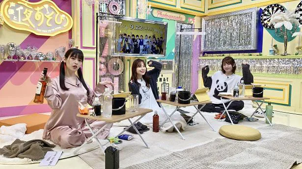 小松未可子と上坂すみれと愛美が出演する「声優と夜あそび 水」