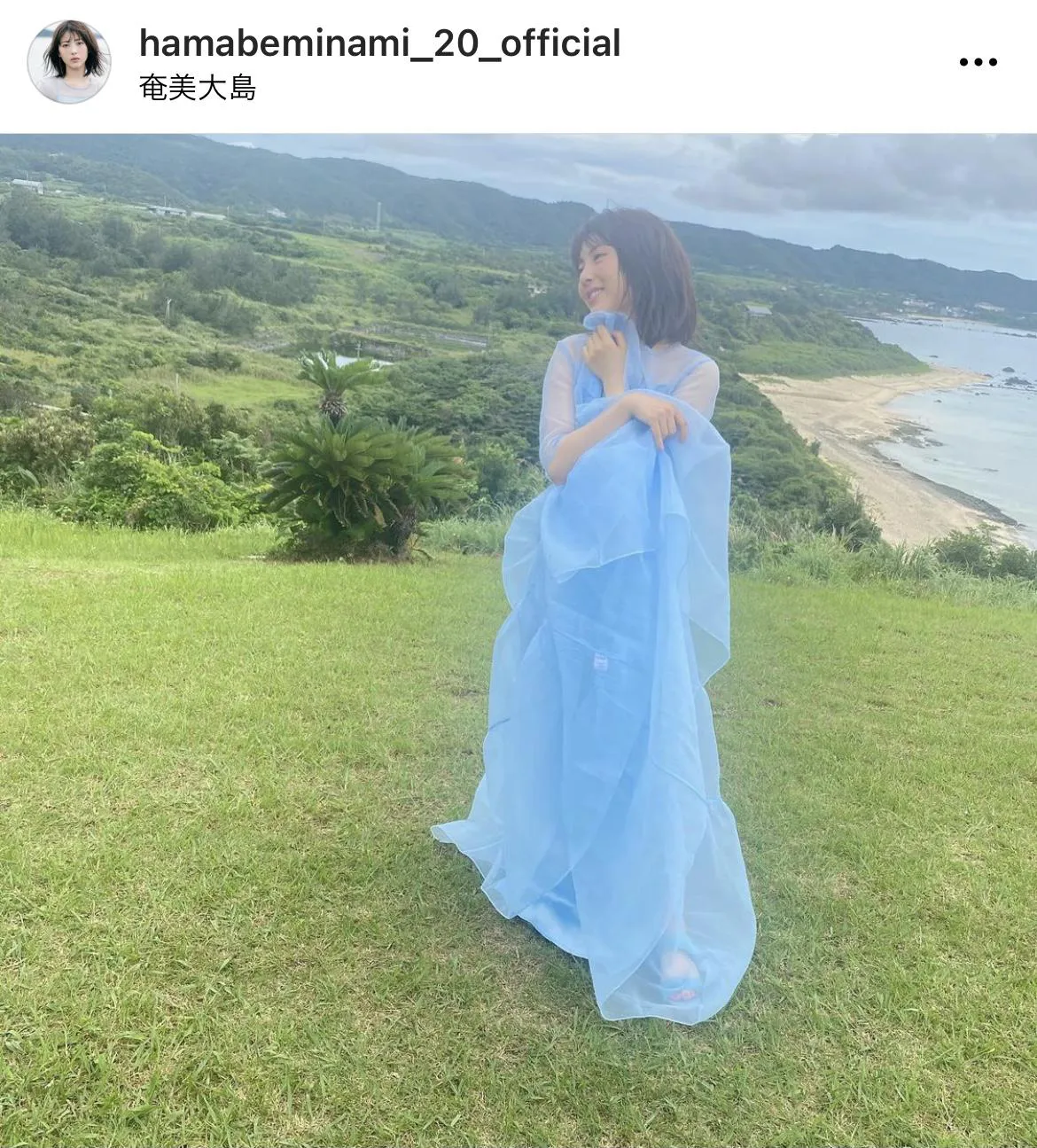 ※浜辺美波写真集『20』公式Instagram(hamabeminami_20_official)より