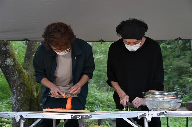“キャンプ飯”を作る、井上芳雄＆高橋一生　