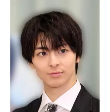 「子犬が子犬を見てる！」子犬と見つめ合う高杉真宙にファン大興奮＜ハンオシ＞