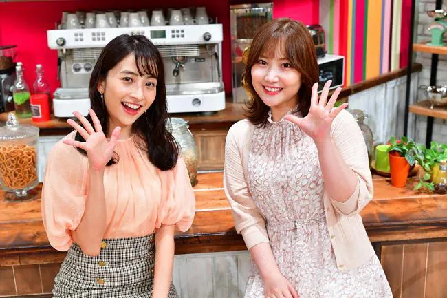 “ブランチファミリー”の(左から)日比麻音アナと野村彩也子アナ