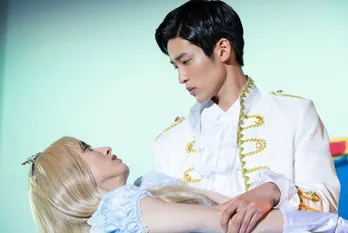 道枝駿佑＆目黒蓮が“シンデレラと王子様”に！第2話場面写真が解禁＜消えた初恋＞