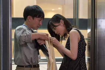 濱田岳“雅也”、魔性系・山下美月“怜子”の沼に落ちていく…家族で見られる不倫コメディーがスタート＜じゃない方の彼女＞