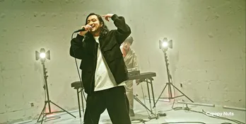 Creepy NutsがABC-MARTの新WEB CMに登場　adidasのスニーカーを履いて最新アルバム収録曲を披露