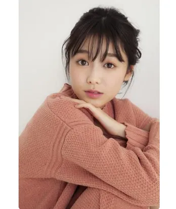 高田夏帆、ロングヘア×セーラー服姿のオフショットにファン歓喜「違和感ない!」「似合いすぎ」