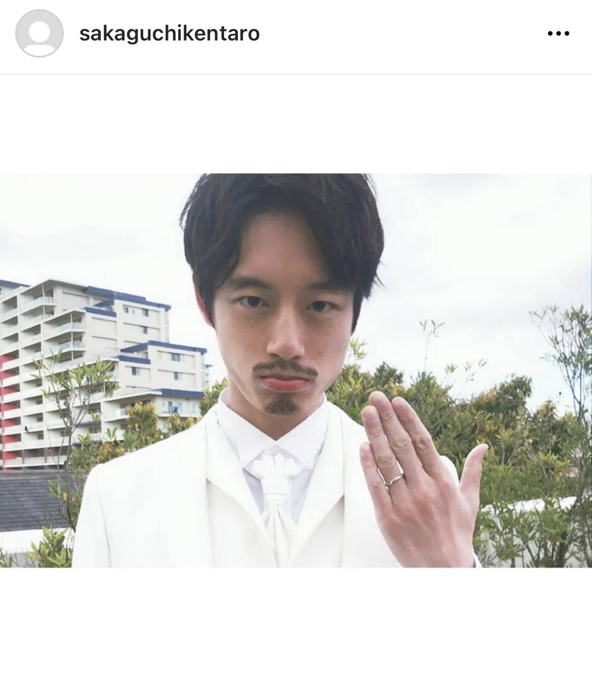 ※坂口健太郎オフィシャルInstagram(sakaguchikentaro)より