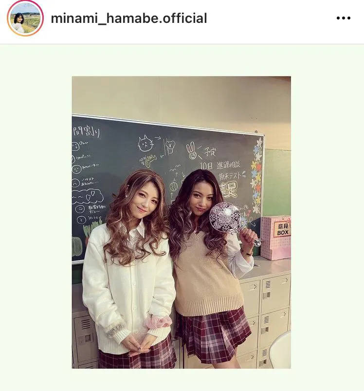 「ただ今、コント中」オフショット※浜辺美波公式Instagram(minami_hamabe.official)より