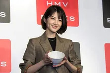 若月佑美“香”、つまみ食いを狙う! 高梨臨“樹”の表情に「かわいい!」「二人とも素敵」<アンラッキーガール!>