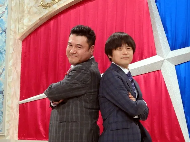 新番組「笑×演」でMCを担当する(写真左から)山崎弘也、バカリズム
