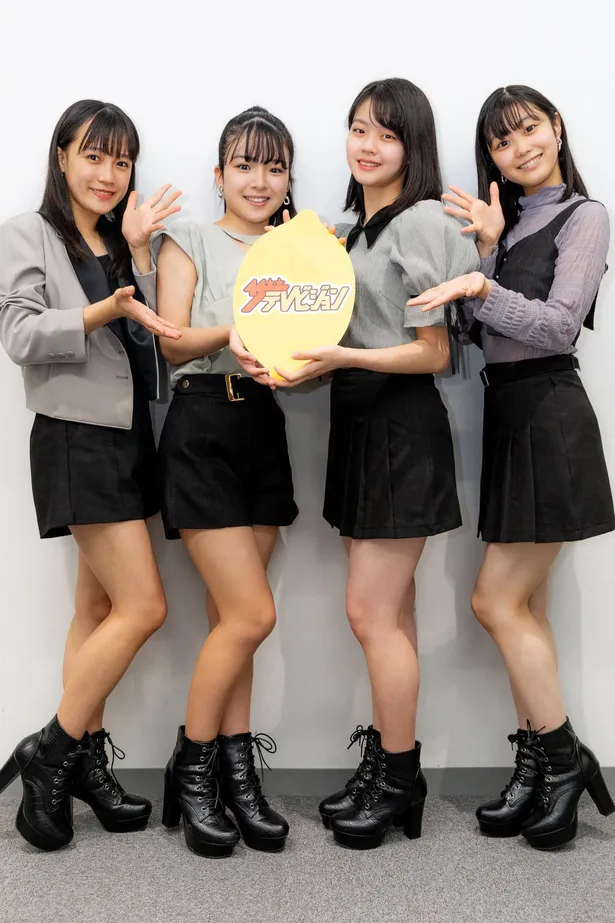 つばきファクトリーの新メンバー、河西結心、豫風瑠乃、福田真琳、八木栞(左から)
