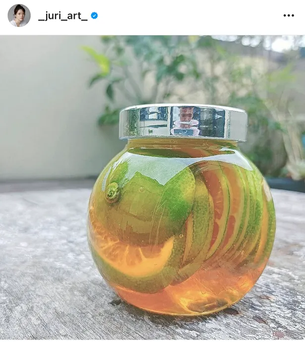 【写真を見る】上野樹里が作ったメイヤーレモンの蜂蜜漬けは瓶もオシャレ