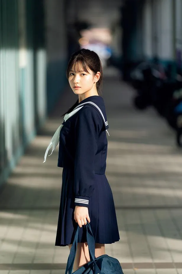 【写真を見る】現役女子高校生として撮影した最後の制服SHOT