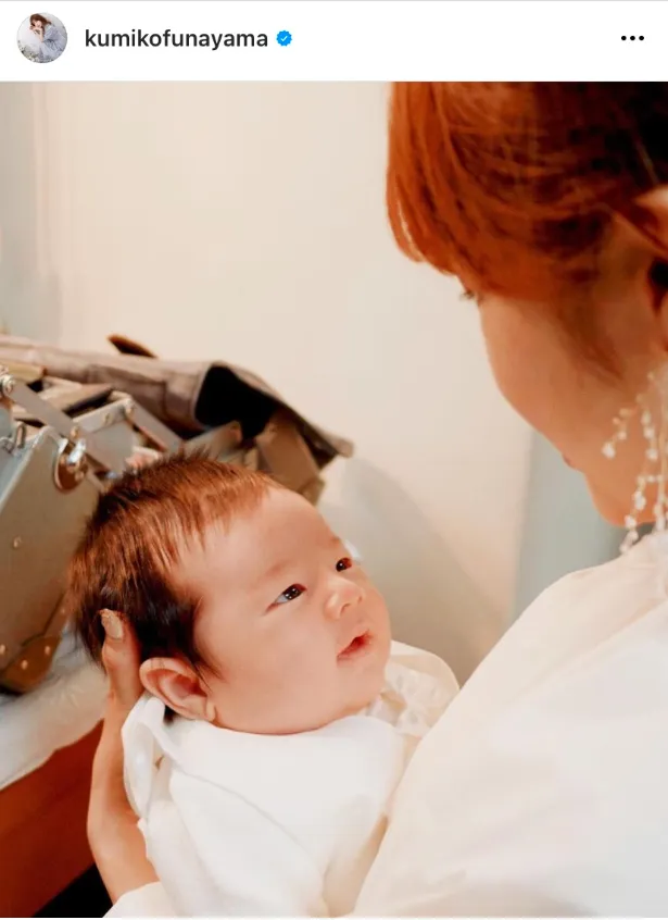 舟山久美子、母子で見つめ合う微笑ましい姿