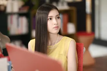 イマドキOLを熱演の長見玲亜! ドラマ「婚姻届に判を捺しただけですが」<インタビュー>
