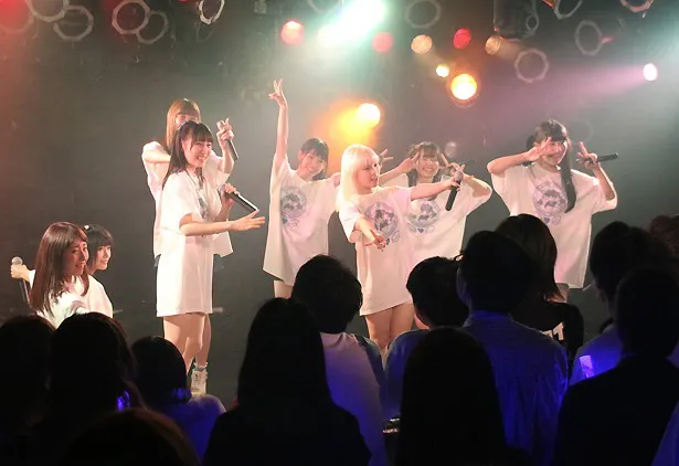 ライブの冒頭では、「マジカルパレード」「お祭りヒーロー」「祭りだsun☆sun」を立て続けに歌い上げる