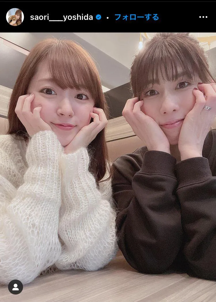 【写真を見る】吉田沙保里＆鈴木愛理のキュートな“小顔ポーズ”SHOT