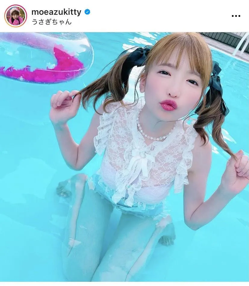 もえのあずき、レースがかわいい水着姿