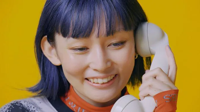 【写真を見る】ナナヲアカリ、大好きな「モルカー」トークに“素”の笑顔