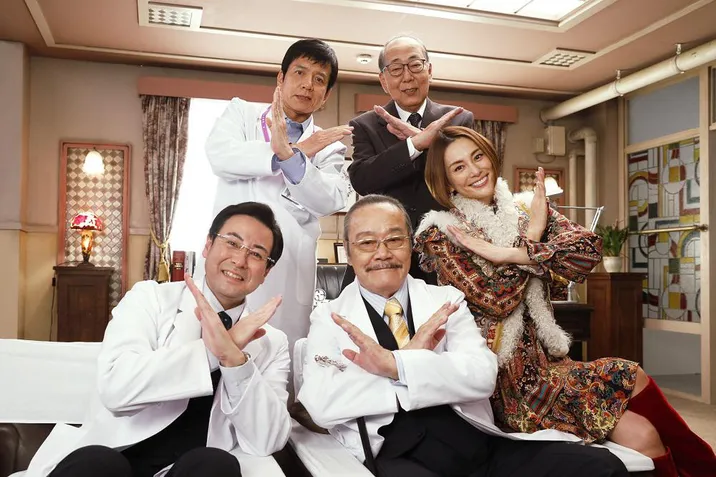「ドクターX～外科医・大門未知子～」に鈴木浩介(手前左)演じる原守がカムバック