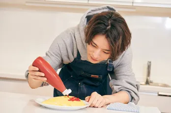 「包む料理」の苦手を克服？オムライスにチャレンジ！【塩野瑛久の今日はこれ作ろう #5】