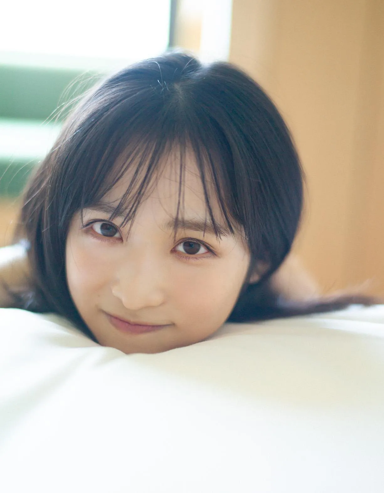 小栗有以1st写真集「君と出逢った日から」表紙(通常版)