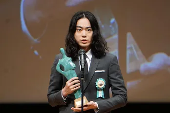 菅田将暉が感謝の思いを告白「こんなに誇らしい場で感謝を伝えられることを心よりうれしく思う」＜TAMA映画賞＞