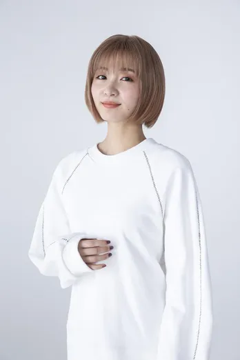 岡崎紗絵、初の“金髪ショートヘア”に！　役作りで髪をバッサリ「自分で見ても別人」＜ドクターホワイト＞