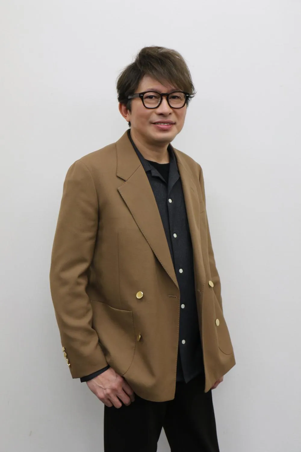 鈴井貴之、“人間とAIの共存”がテーマの新作舞台を語る「人間がやってき