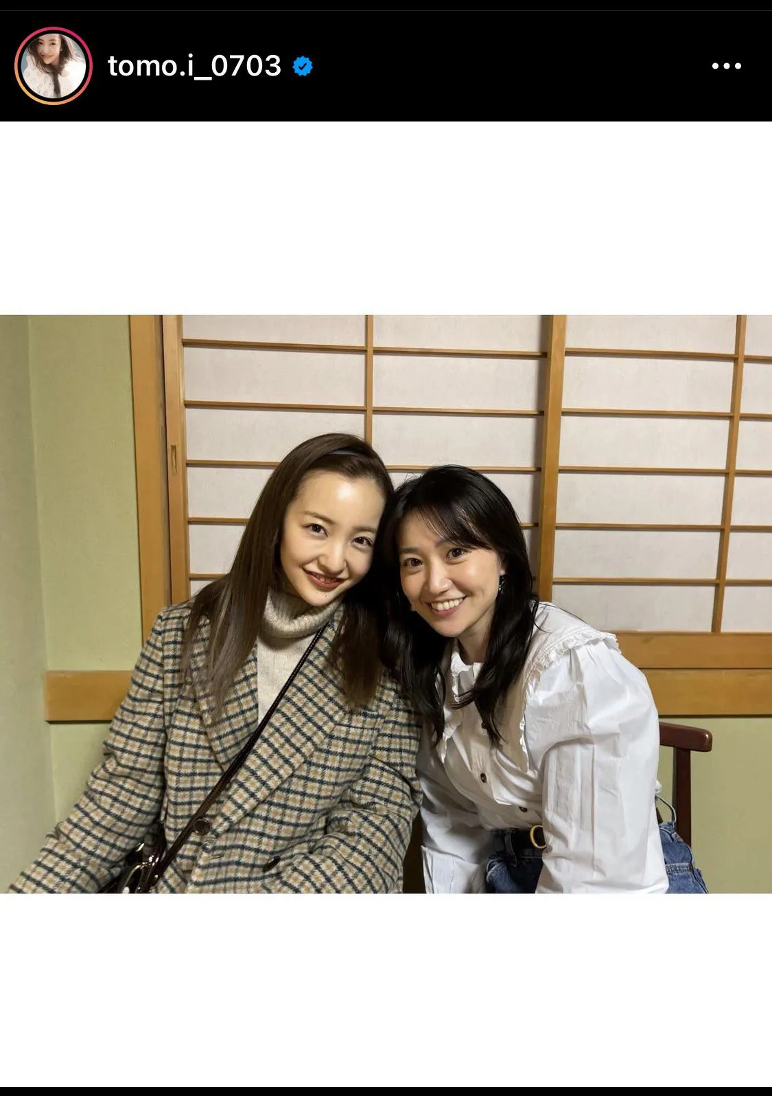 【写真を見る】幸せそうな笑顔！板野友美＆大島優子2SHOT