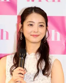 佐々木希、2022年1月期ドラマ主演決定を笑顔で報告！「大きな挑戦ですがコメディの魅力にどっぷり浸かりながら演じます！」