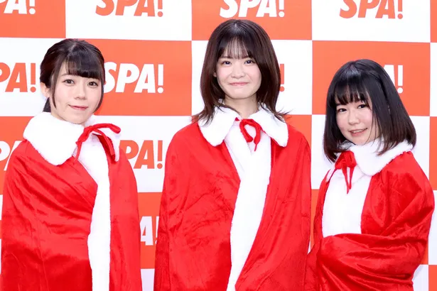 「初代ミスSPA！」の山田愛穂、山本栞、ツジ・ルイス(写真左から)