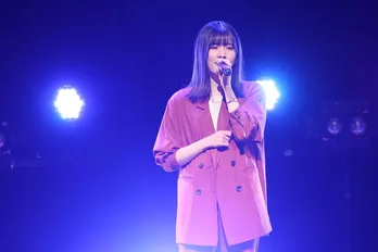 小片リサが1stカバーアルバム発売記念イベントを開催 つばきファクトリー現役メンバーがサプライズで登場