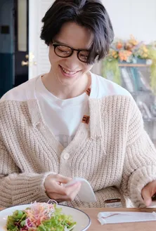 足立梨花“あきくん”こと塩野瑛久と初めてのランチ「歯にくっついてる葉っぱに突っ込んでしまいました」＜私たち結婚しました 2＞