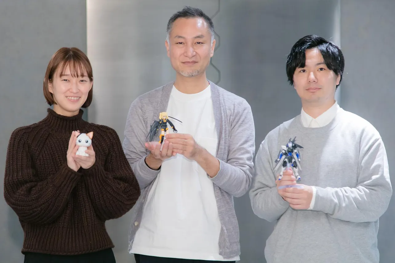 BANDAI SPIRITS・田口博丈さん(写真中央)とフォッグの藤本隆宏さん(同右)、藤井優さん　
